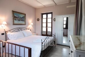 1 bedroom, WiFi - La Cantinella Country House La Morra: Barbera Room (La Morra)
