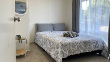 2 bedrooms, iron/ironing board, free WiFi, bed sheets