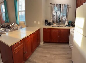 Fridge, microwave, stovetop, dishwasher