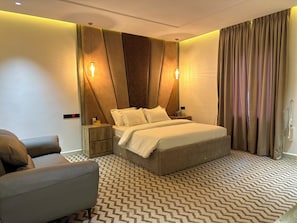Premium bedding, memory-foam beds, in-room safe, desk - ELYSIAN HOTEL  (Abuja)