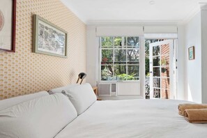 2 habitaciones, tabla de planchar con plancha, wifi y ropa de cama