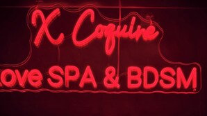 A neon sign with the text "X Coquine Love SPA & BDSM". - Furnished duplex Xcoquine Spa & pool (Tourves)