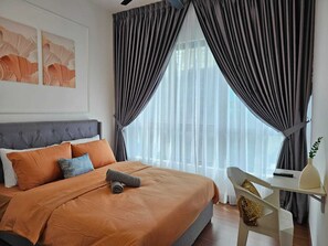 3 bedrooms, desk, iron/ironing board, free WiFi