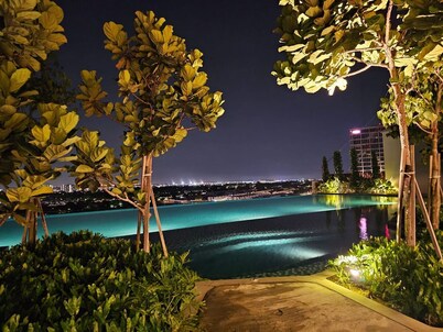 3 Bedroom Suite in Marvelous Shah Alam with WiFi, Gym, Pool & 2 Carpark, Sleeps6