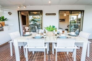 Outdoor dining - A Lure - 100m to Main Beach! (Agnes Water)