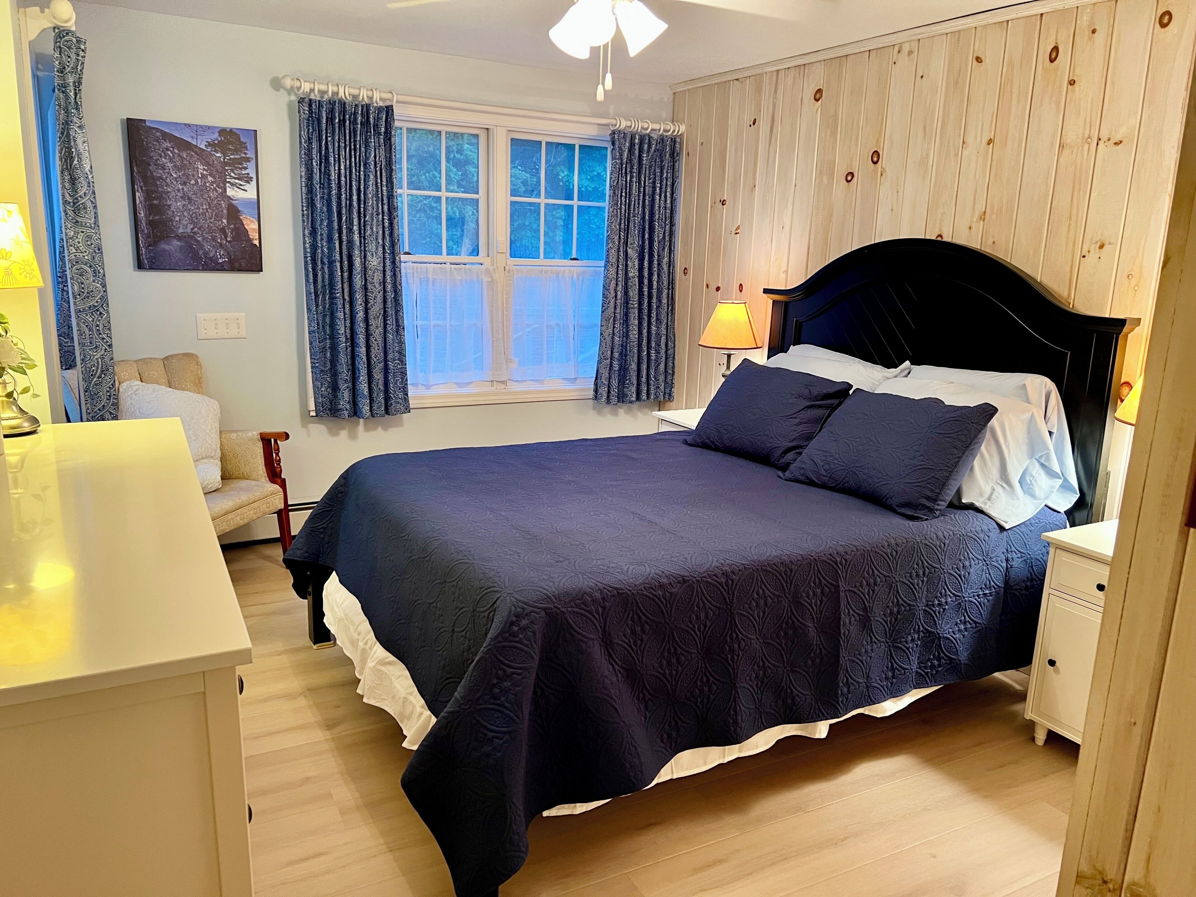 2 slaapkamers, een strijkplank/strijkijzer, gratis wifi, beddengoed