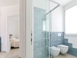 Bathroom - Cosy apartment for 6 people with WIFI, A/C, TV, terrace and pets allowed (Follonica)