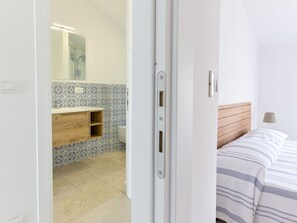 1 bedroom, travel crib, free WiFi - Lovely apartment for 4 people with A/C, WIFI, terrace and pets allowed (Follonica)