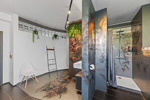 Dusche, Bidet, Handtücher, Seife