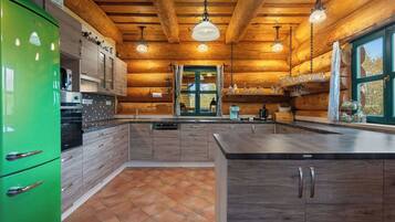 Mikrobølgeovn, ovn, opvaskemaskine, brødrister