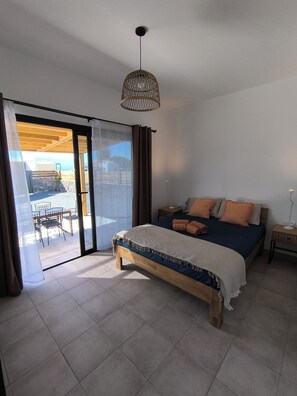 1 bedroom, bed sheets
