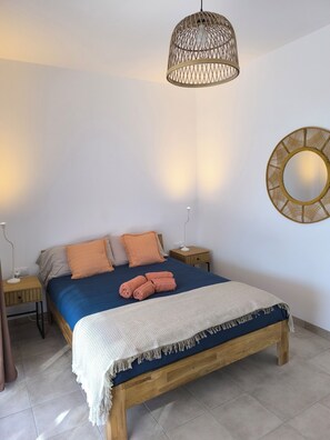 1 bedroom, bed sheets