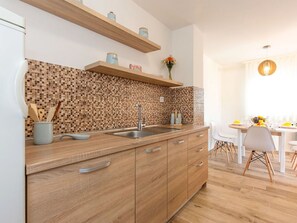 Oven, dishwasher, high chair