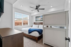 2 soverom, strykejern/-brett, reiseseng for barn og wi-fi