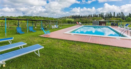 Alleinstehendes Ferienhaus mit privatem Pool, W-LAN, TV, Innenhof, Haustiere erlaubt, Panoramablick