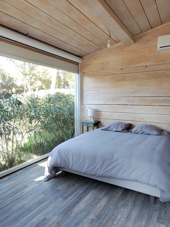 4 bedrooms, desk, iron/ironing board, free WiFi