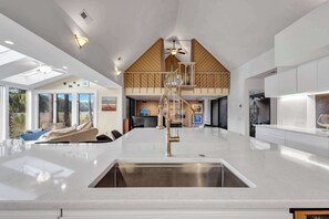 Interior - Marsh Oasis Stunning Family 4BR Sea Pines- Hot Tub (Hilton Head Island)