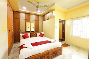 Deluxe Apartment, 2 Bedrooms | 2 bedrooms, desk, soundproofing, free WiFi