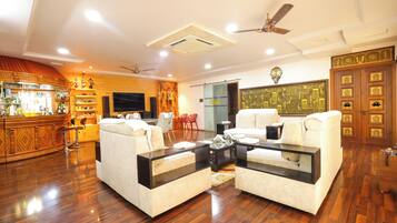 Deluxe Apartment, 2 Bedrooms | Living area