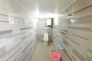 Standard Apartment, 1 Bedroom, City View | Bathroom