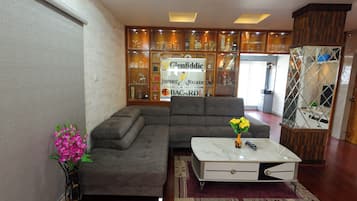 Standard Apartment, 2 Bedrooms | Living area