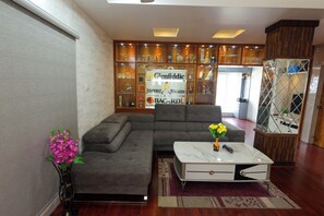Standard Apartment, 2 Bedrooms | Living area