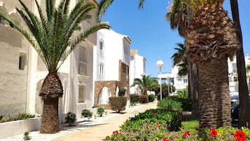 Apartment, 2 Bedrooms, Smoking, Terrace | Garden