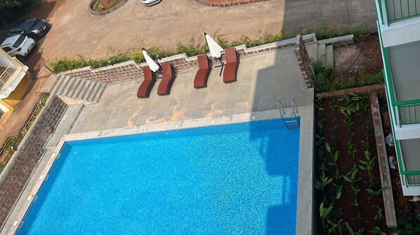 Íróasztal, laptophoz jól használható munkafelület és ingyenes wifi