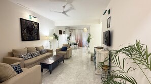 Classic Apartment | Desk, laptop workspace, free WiFi, bed sheets - The Nautical Nest (Canacona)