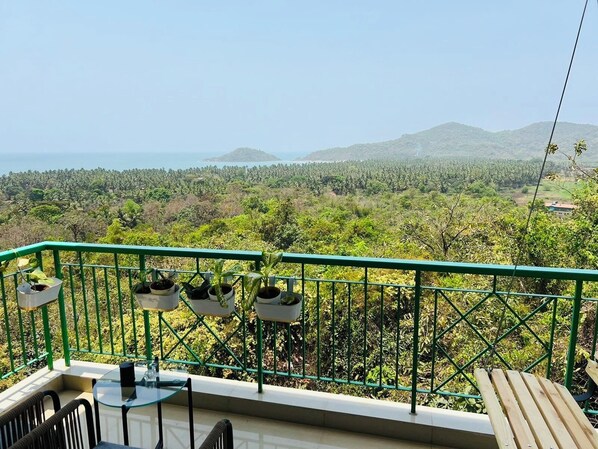 Grand Apartment | Desk, laptop workspace, free WiFi, bed sheets - The Nautical Nest (Canacona)