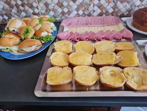 Cà phê và/hoặc dụng cụ pha