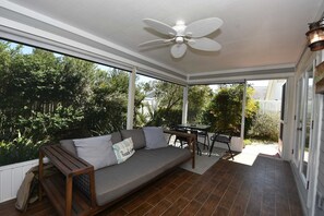 Outdoor dining - Beach Steps Away, Fenced Yard, Bikes & Pets OK! (Palm Coast)
