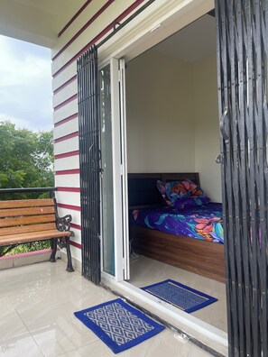 3 bedrooms, WiFi, bed sheets - Serene 3-bed Villa with AC, WiFi near Mahindra World City (Chettipunyam)