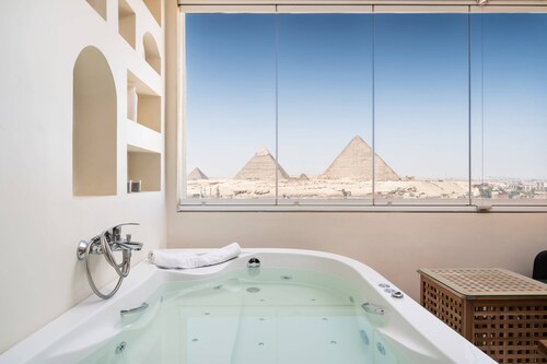 Xuru Stays I Jacuzzi Studios @ The Pyramids