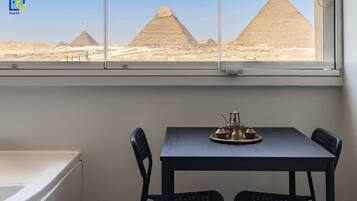 Basic Apartment | Dining