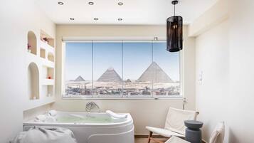 Basic Apartment | Bathroom | Eco-friendly toiletries, hair dryer, towels, soap