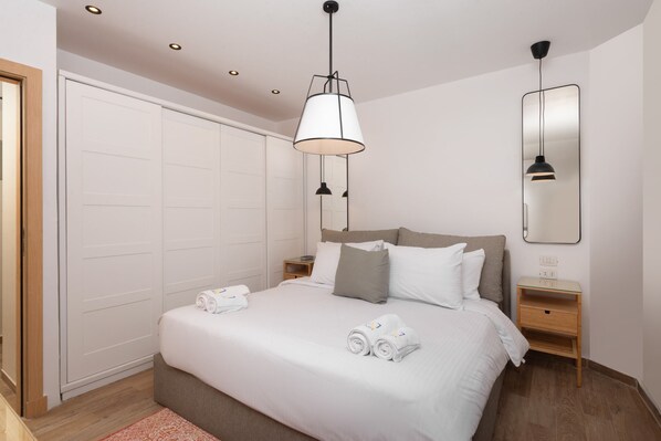 Departamento básico | 2 habitaciones y espacio para trabajar con laptop 