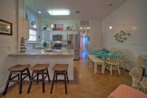 Dining - Sparkle Fish~Private Breezeway~Resort Pool (Port Aransas)