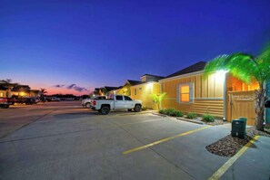Property grounds - Sparkle Fish~Winter Texans Welcome!~Dog Friendly (Port Aransas)