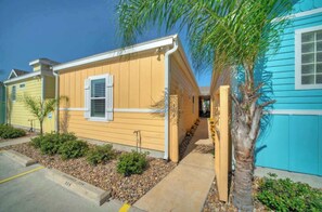 Exterior - Sparkle Fish~Winter Texans Welcome!~Dog Friendly (Port Aransas)