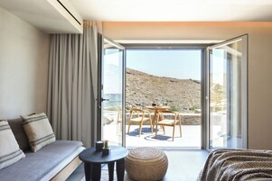 Minibar, caja de seguridad en la habitación y cortinas blackout 