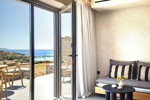 Minibar, caja de seguridad en la habitación y cortinas blackout 