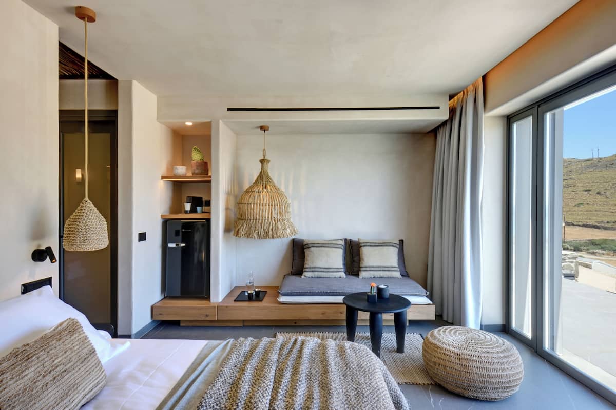 Suite estudio Deluxe, alberca privada, vista al mar | 1 habitación, minibar y caja de seguridad en la habitación