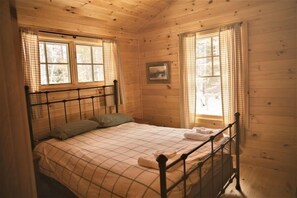 2 bedrooms, bed sheets - Remote Lakeshore Cabin, All Meals Included, Canoes/Kayaks, Hike/Bike/Fish (Greenville)