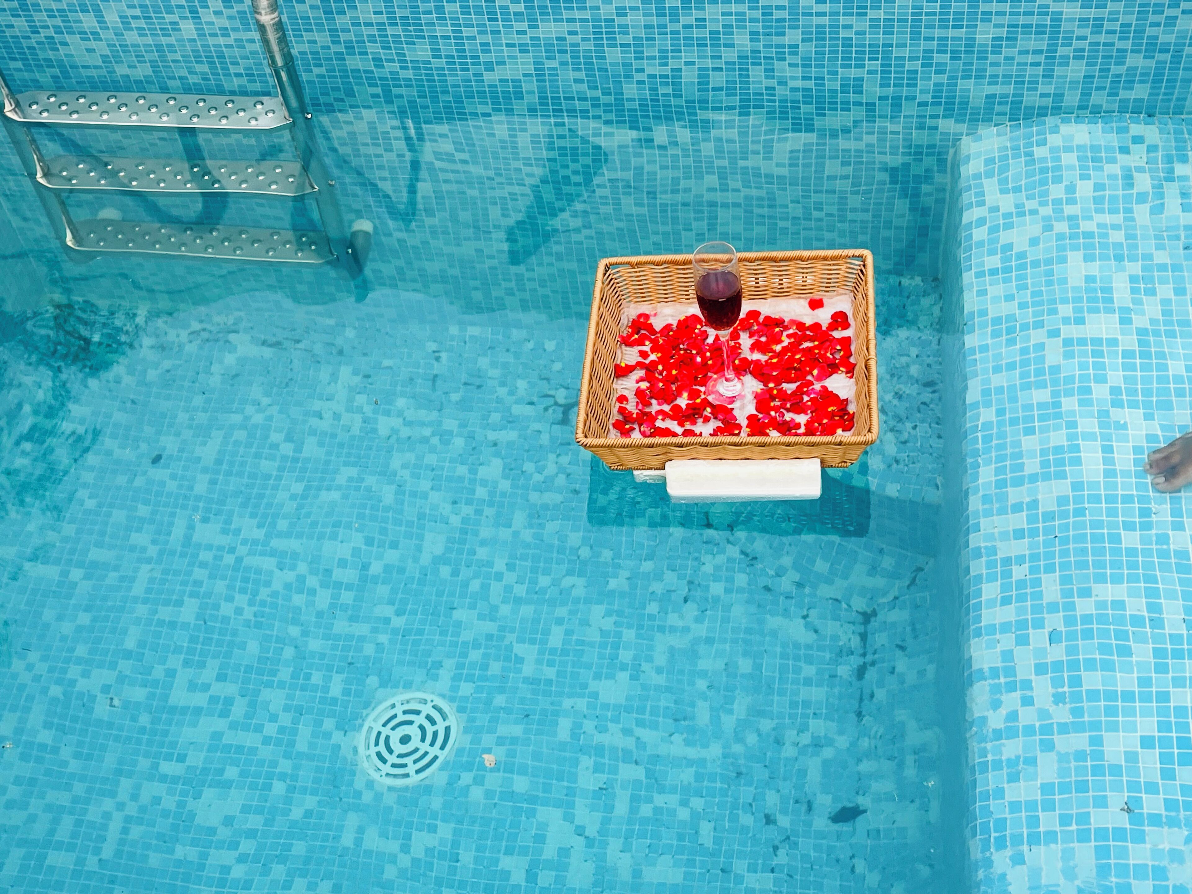 5 outdoor pools