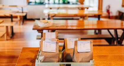 Cardigan Mt Trailhead with Newfound Lake Minutes Away. Breakfast Included