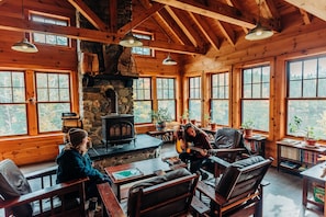 Interior - Cabin, two queen beds with shared bathroom (Greenville)