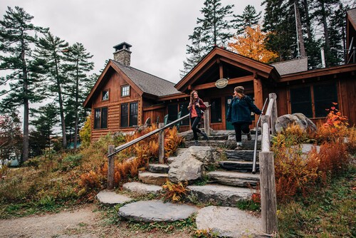 Cabin, Queen Bed with Shared Bathroom