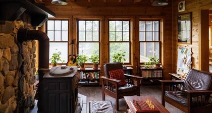 Cabin, Queen Bed with Shared Bathroom