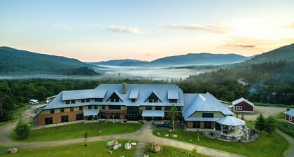 Hike the Whites! Free Breakfast, Shared Bath, Hike/Ski trail Access